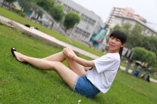 G:\心语\环境经济学院\“征文活动”环境经济学院\“征文活动”环境经济学院\赵荣\赵荣生活照.jpg