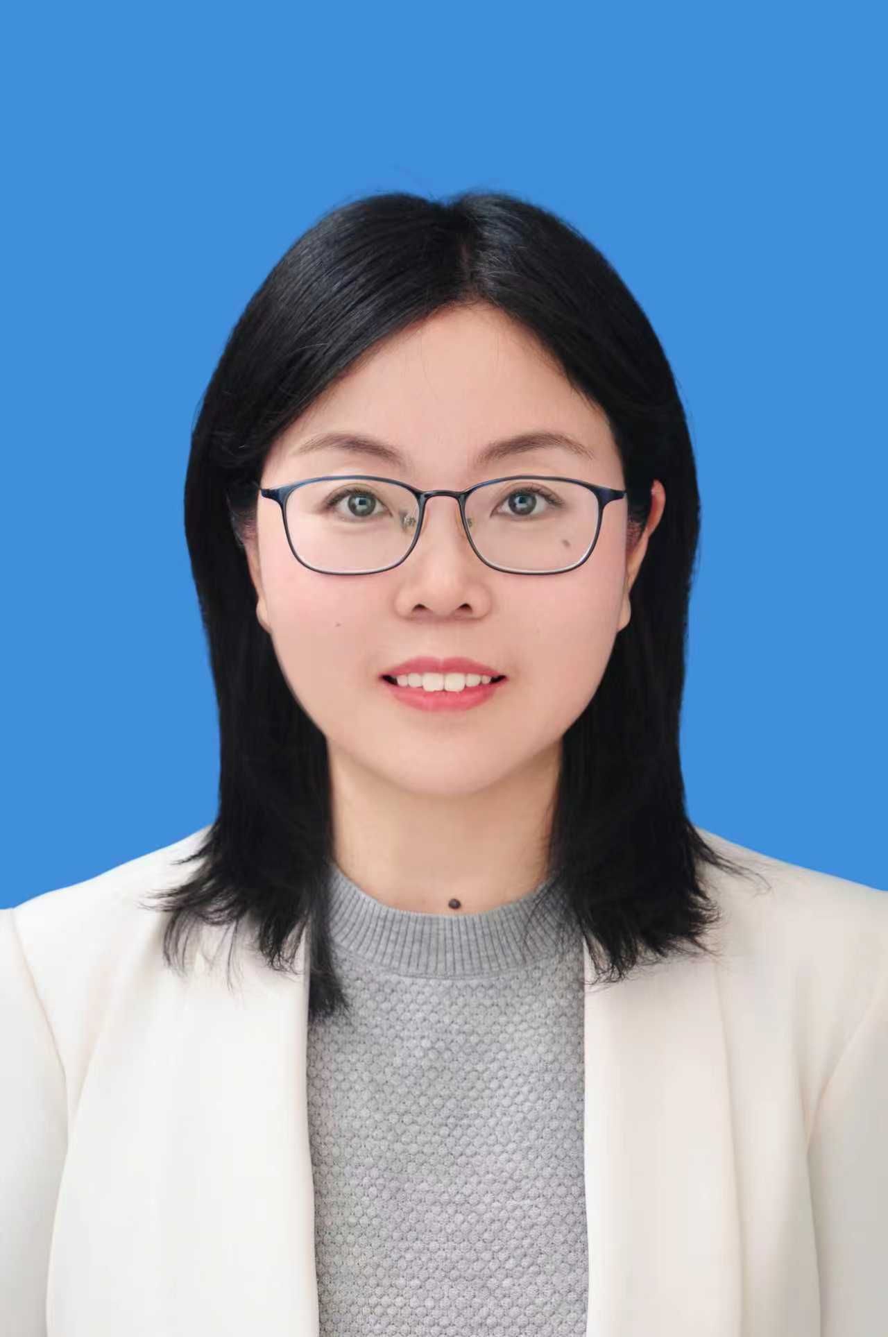 翟红芳照片.jpg